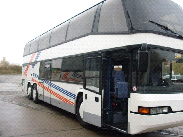 Autobusu parks Madonā Divstāvu Neoplan