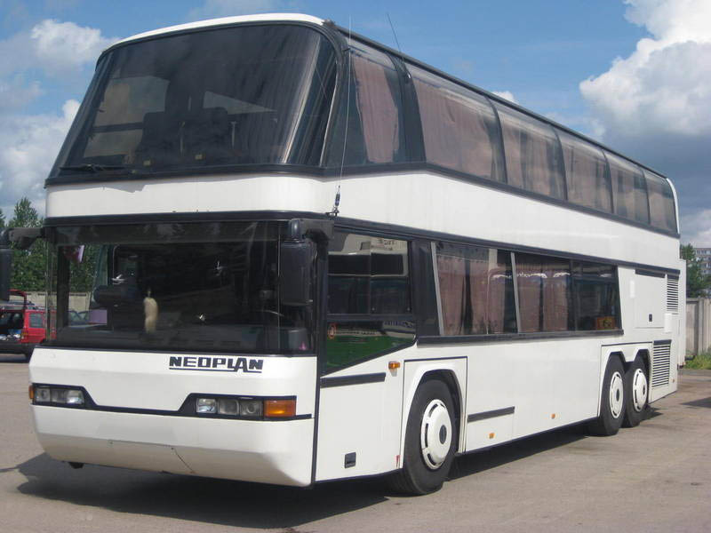 Autobusu parks Madonā Divstāvu Neoplan